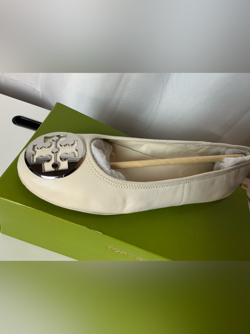 Tory Burch Reva Travel Ballet Flats Cream Silver Leather Size 7 - Picture 8 of 14